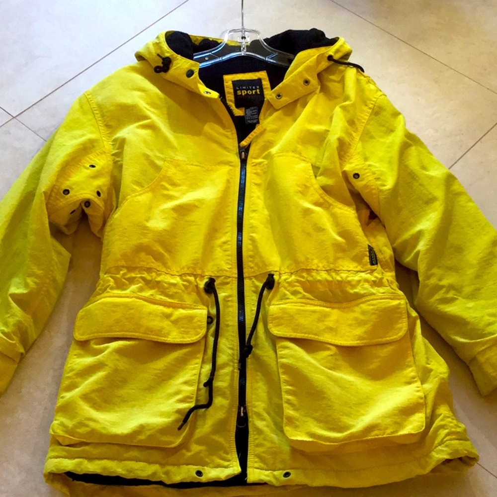 Limited Sport Anorak Jacket. Great for all types of weather. Super Warm!